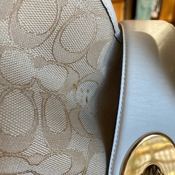 Coach - Picture 3 of 4